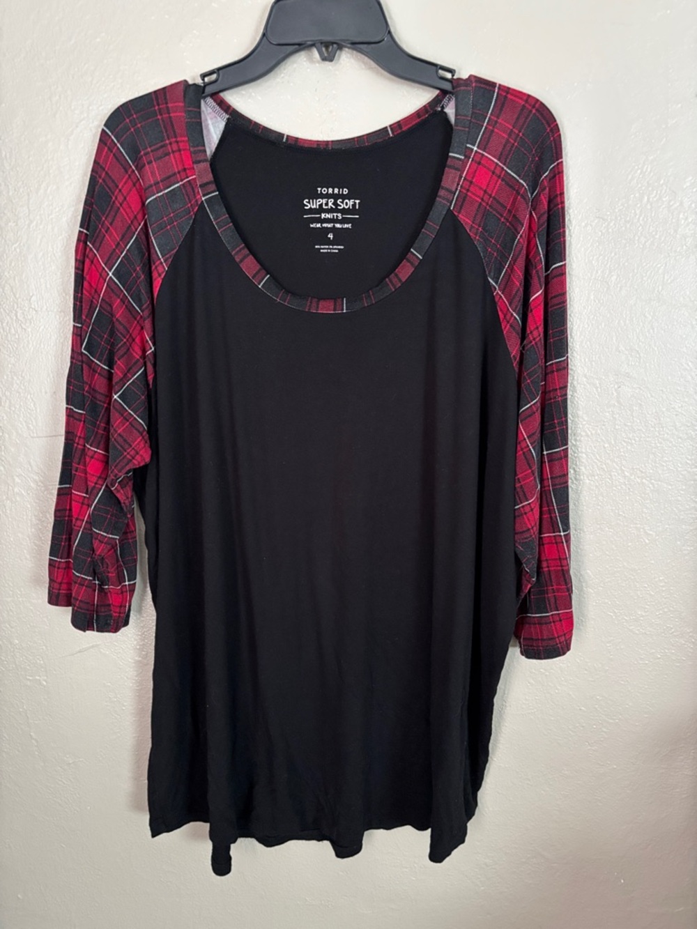 Torrid Super Soft Raglan Plaid Sleeve Top Women’s 4X Plus Size Red/Black